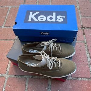 🌻3 for $25 SALE🌻- KEDS Ortholite Shoes - Size 5